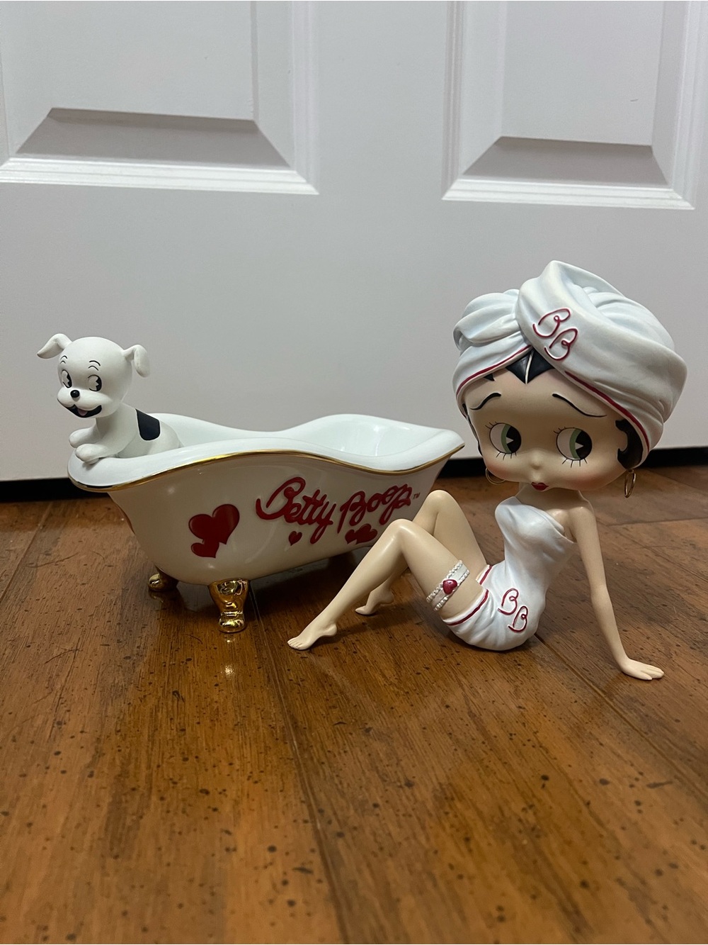 VERY RARE Vintage Betty Boop 2008 bathing Beauty Bath Tub With Pudgy